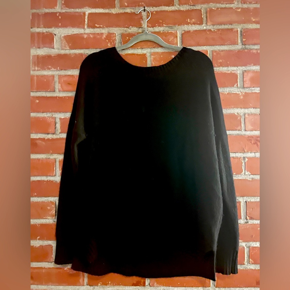 360 Cashmere Sweater. Black. Size L